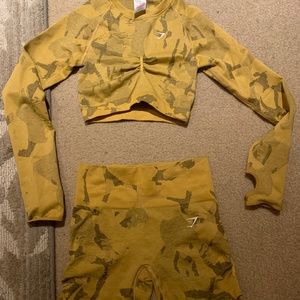 Gymshark  xs girls camo workout cropped long sleeve top